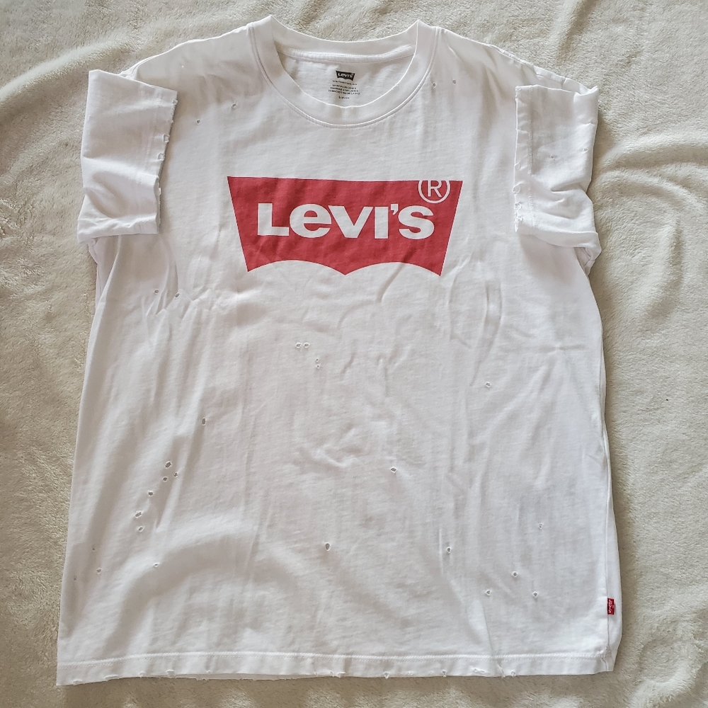 Oversized Levi's Distressed White Tee Size Small